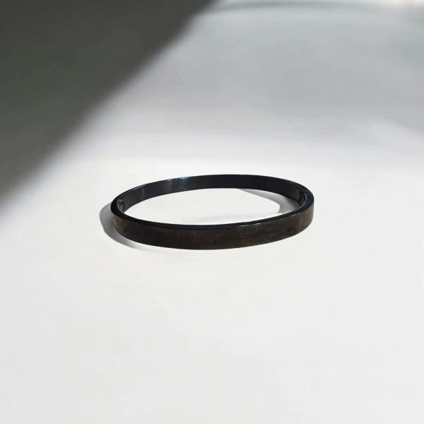 Γυναικείες χειροπέδες από ατσάλι